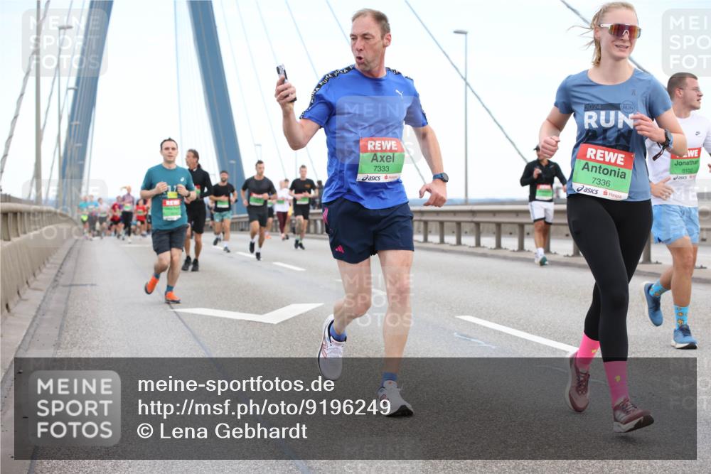 03.10.2025 - Köhlbrandbrückenlauf Lena Gebhardt http://msf.ph/oto/9196249 03.10.2025 15:25:44 Position 1 7333, 2024, 7336, 9102 meine-sportfotos.de