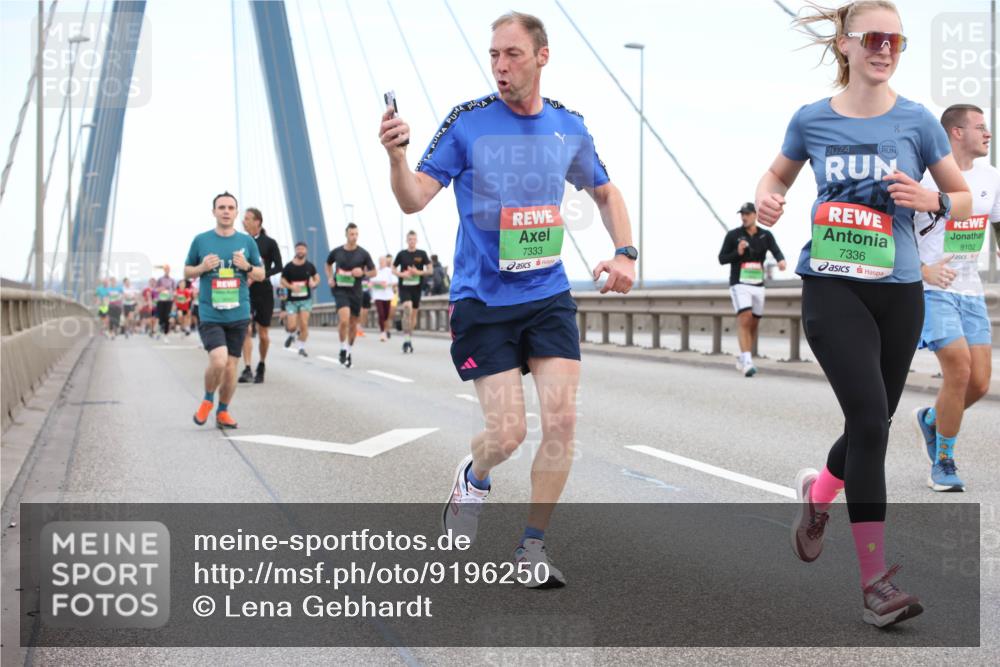 03.10.2025 - Köhlbrandbrückenlauf Lena Gebhardt http://msf.ph/oto/9196250 03.10.2025 15:25:44 Position 1 7333, 2024, 7336, 9102 meine-sportfotos.de