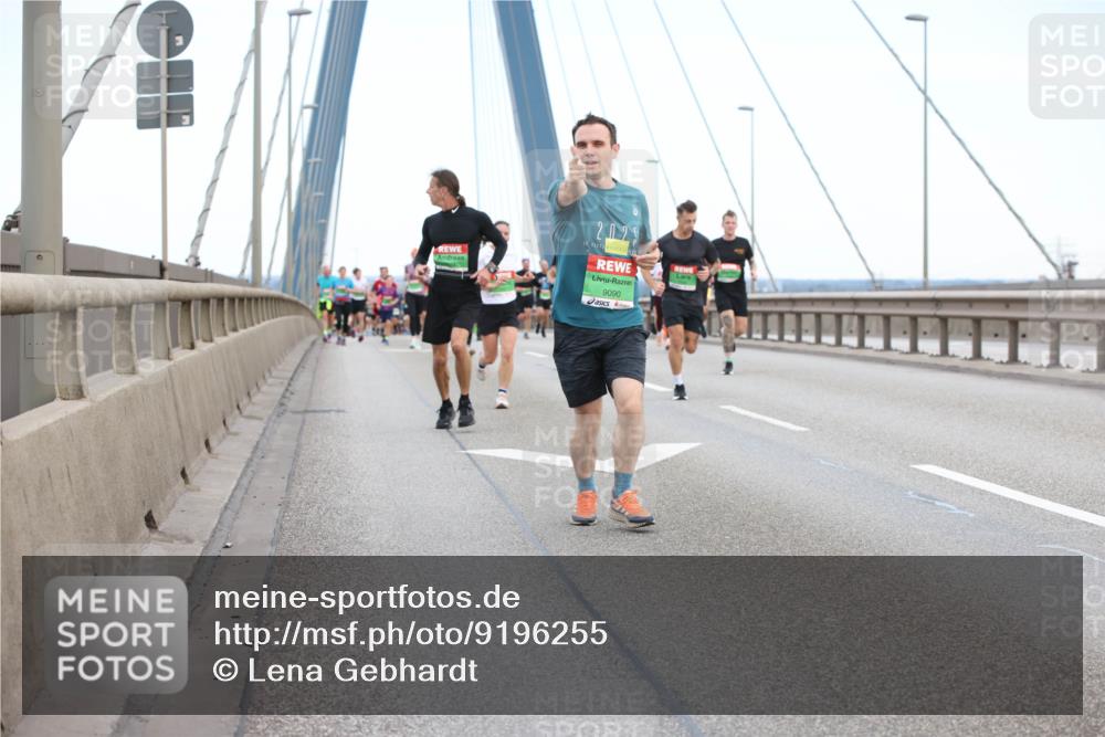 03.10.2025 - Köhlbrandbrückenlauf Lena Gebhardt http://msf.ph/oto/9196255 03.10.2025 15:25:46 Position 1 2, 0, 29, 9090 meine-sportfotos.de