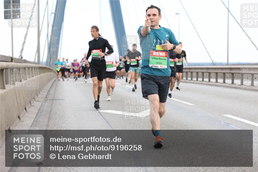 03.10.2025 - Köhlbrandbrückenlauf Lena Gebhardt http://msf.ph/oto/9196258 03.10.2025 15:25:47 Position 1 2, 12, 39, 9090 meine-sportfotos.de