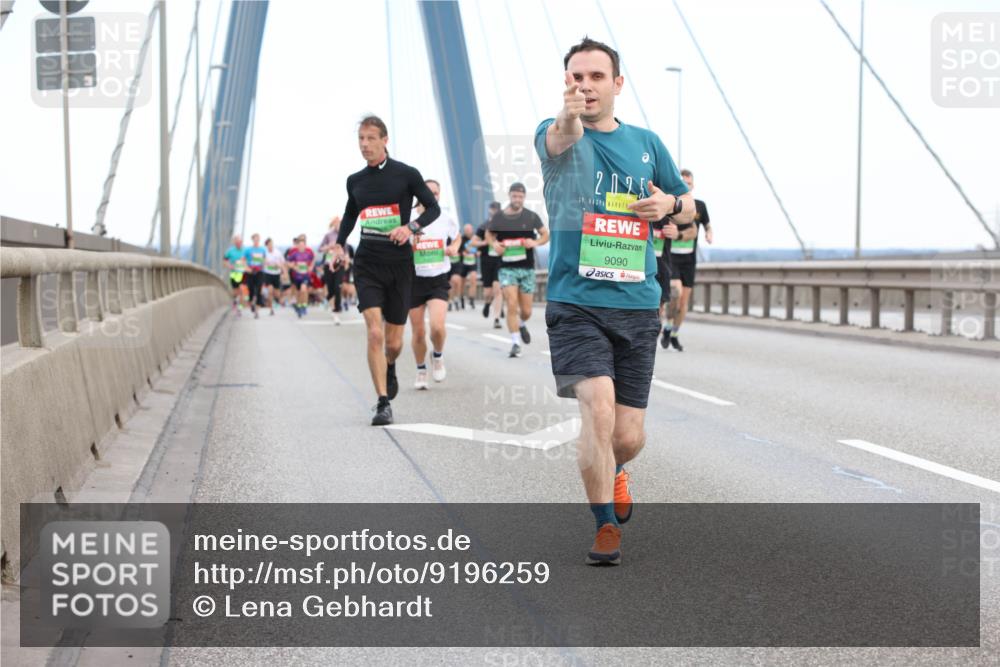 03.10.2025 - Köhlbrandbrückenlauf Lena Gebhardt http://msf.ph/oto/9196259 03.10.2025 15:25:47 Position 1 2025, 39, 9090 meine-sportfotos.de