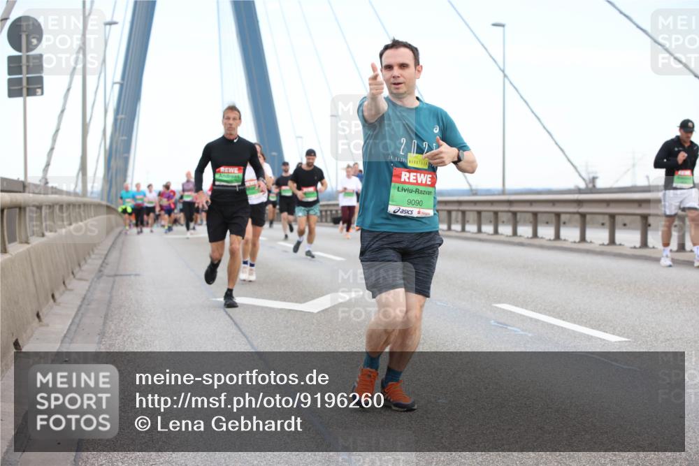 03.10.2025 - Köhlbrandbrückenlauf Lena Gebhardt http://msf.ph/oto/9196260 03.10.2025 15:25:47 Position 1 202, 39, 9090 meine-sportfotos.de