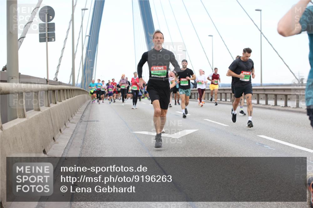 03.10.2025 - Köhlbrandbrückenlauf Lena Gebhardt http://msf.ph/oto/9196263 03.10.2025 15:25:48 Position 1 1600 meine-sportfotos.de