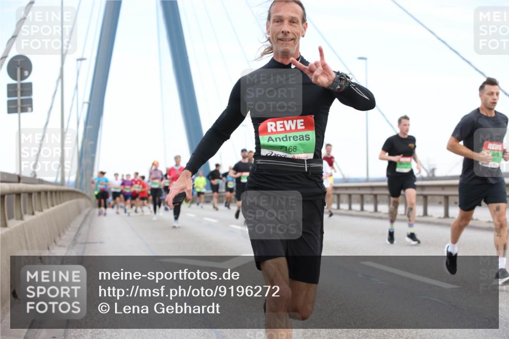 03.10.2025 - Köhlbrandbrückenlauf Lena Gebhardt http://msf.ph/oto/9196272 03.10.2025 15:25:49 Position 1 7168 meine-sportfotos.de