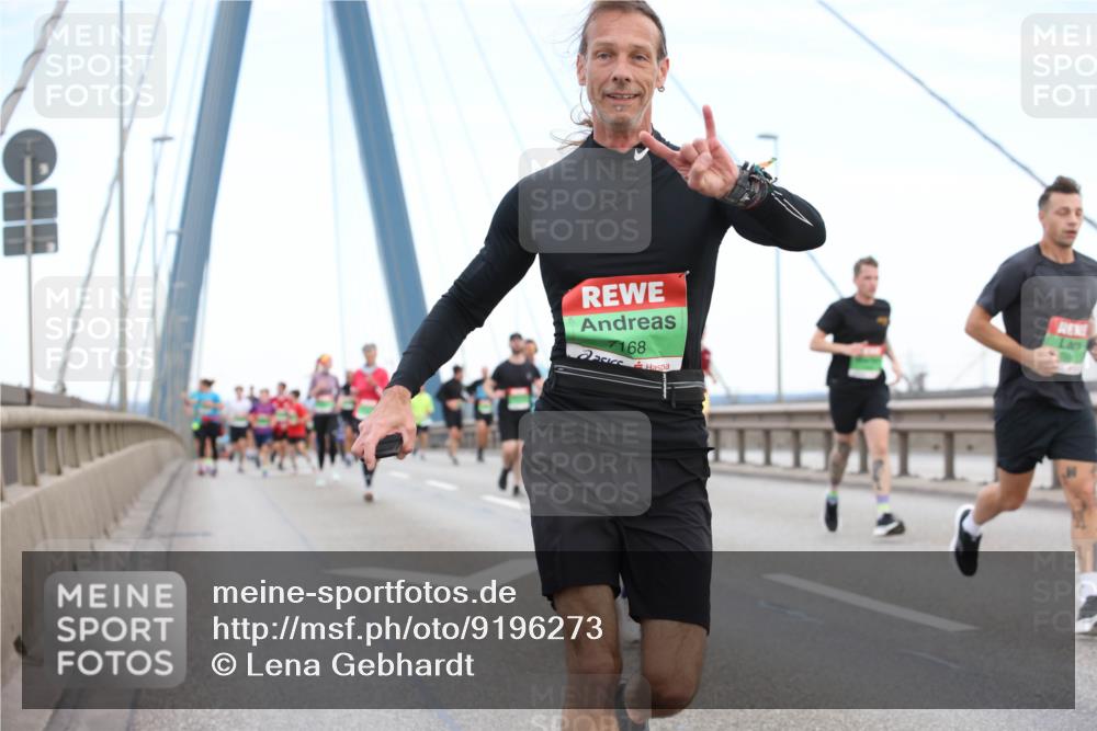 03.10.2025 - Köhlbrandbrückenlauf Lena Gebhardt http://msf.ph/oto/9196273 03.10.2025 15:25:49 Position 1 68 meine-sportfotos.de