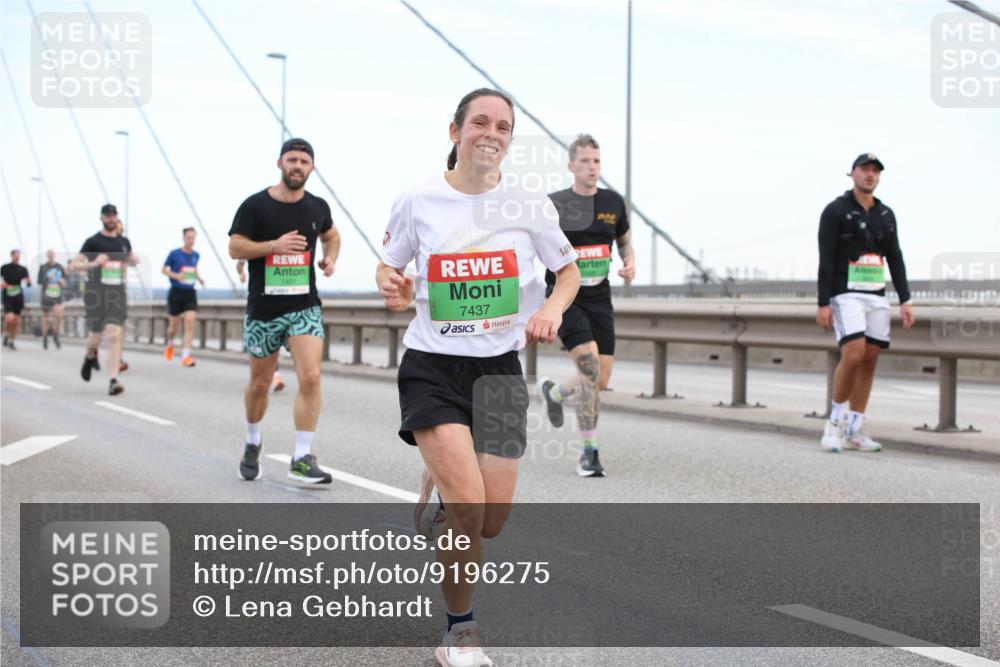 03.10.2025 - Köhlbrandbrückenlauf Lena Gebhardt http://msf.ph/oto/9196275 03.10.2025 15:25:51 Position 1 7437 meine-sportfotos.de
