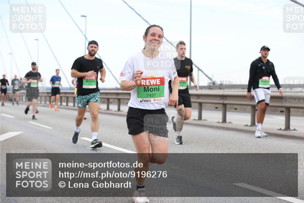 03.10.2025 - Köhlbrandbrückenlauf Lena Gebhardt http://msf.ph/oto/9196276 03.10.2025 15:25:51 Position 1 7437 meine-sportfotos.de