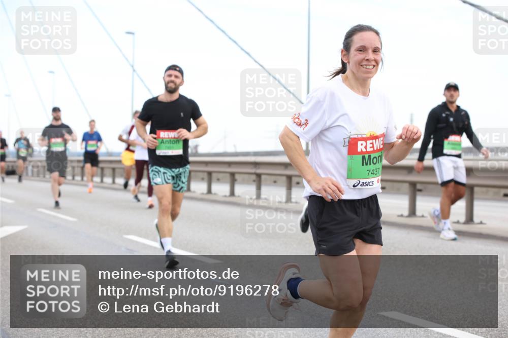 03.10.2025 - Köhlbrandbrückenlauf Lena Gebhardt http://msf.ph/oto/9196278 03.10.2025 15:25:51 Position 1 7437 meine-sportfotos.de