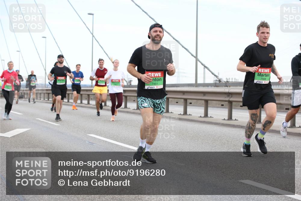 03.10.2025 - Köhlbrandbrückenlauf Lena Gebhardt http://msf.ph/oto/9196280 03.10.2025 15:25:52 Position 1 7451, 7568 meine-sportfotos.de