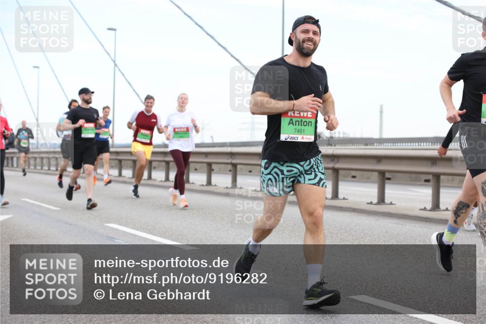 03.10.2025 - Köhlbrandbrückenlauf Lena Gebhardt http://msf.ph/oto/9196282 03.10.2025 15:25:52 Position 1 7451 meine-sportfotos.de