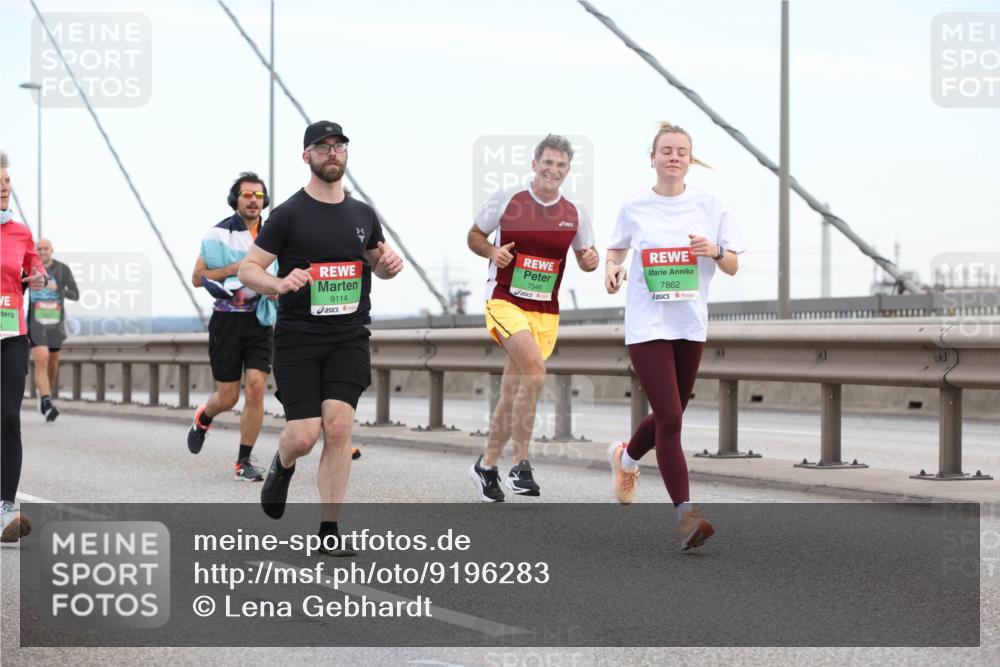 03.10.2025 - Köhlbrandbrückenlauf Lena Gebhardt http://msf.ph/oto/9196283 03.10.2025 15:25:53 Position 1 9114, 7546, 7862 meine-sportfotos.de