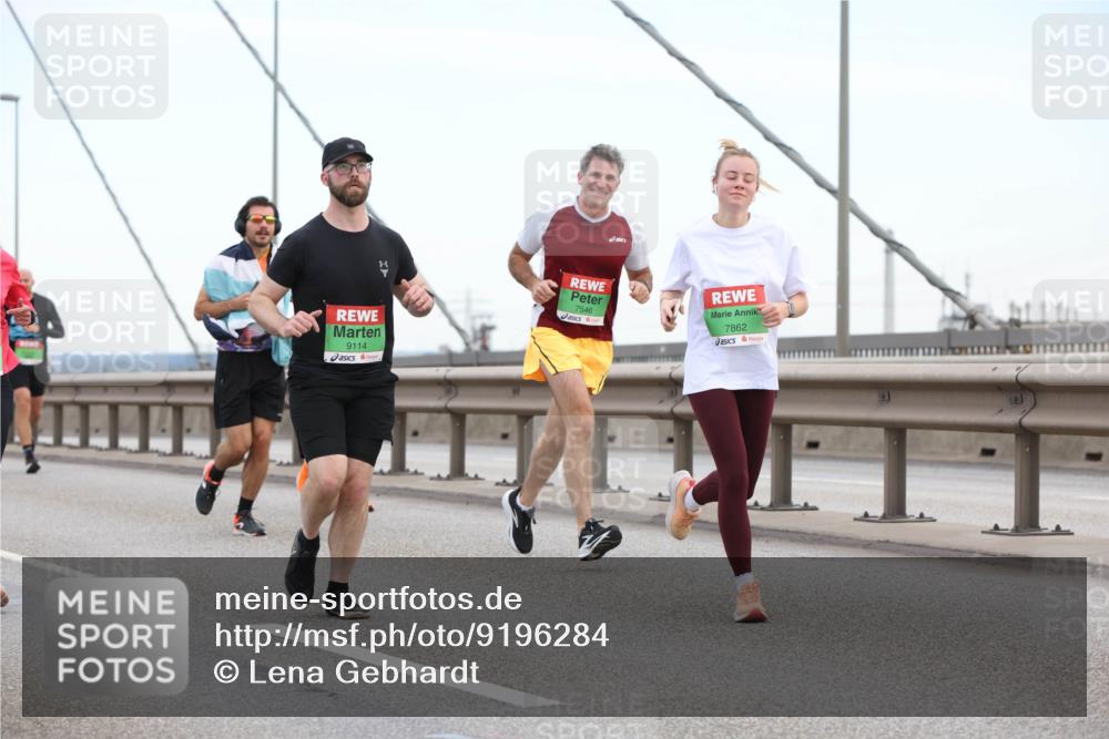 03.10.2025 - Köhlbrandbrückenlauf Lena Gebhardt http://msf.ph/oto/9196284 03.10.2025 15:25:53 Position 1 9114, 7546, 7862 meine-sportfotos.de