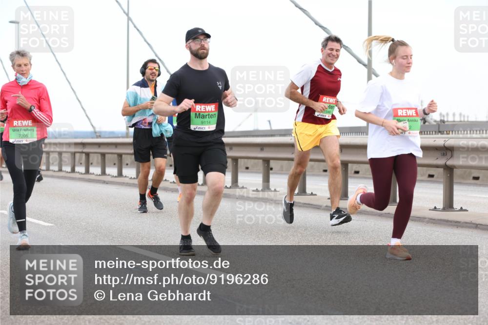 03.10.2025 - Köhlbrandbrückenlauf Lena Gebhardt http://msf.ph/oto/9196286 03.10.2025 15:25:53 Position 1 7205, 9114, 7546 meine-sportfotos.de