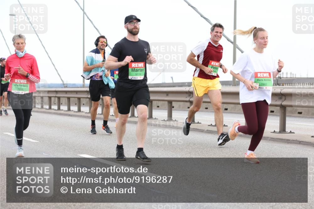 03.10.2025 - Köhlbrandbrückenlauf Lena Gebhardt http://msf.ph/oto/9196287 03.10.2025 15:25:53 Position 1 7205, 9114, 546, 7862 meine-sportfotos.de
