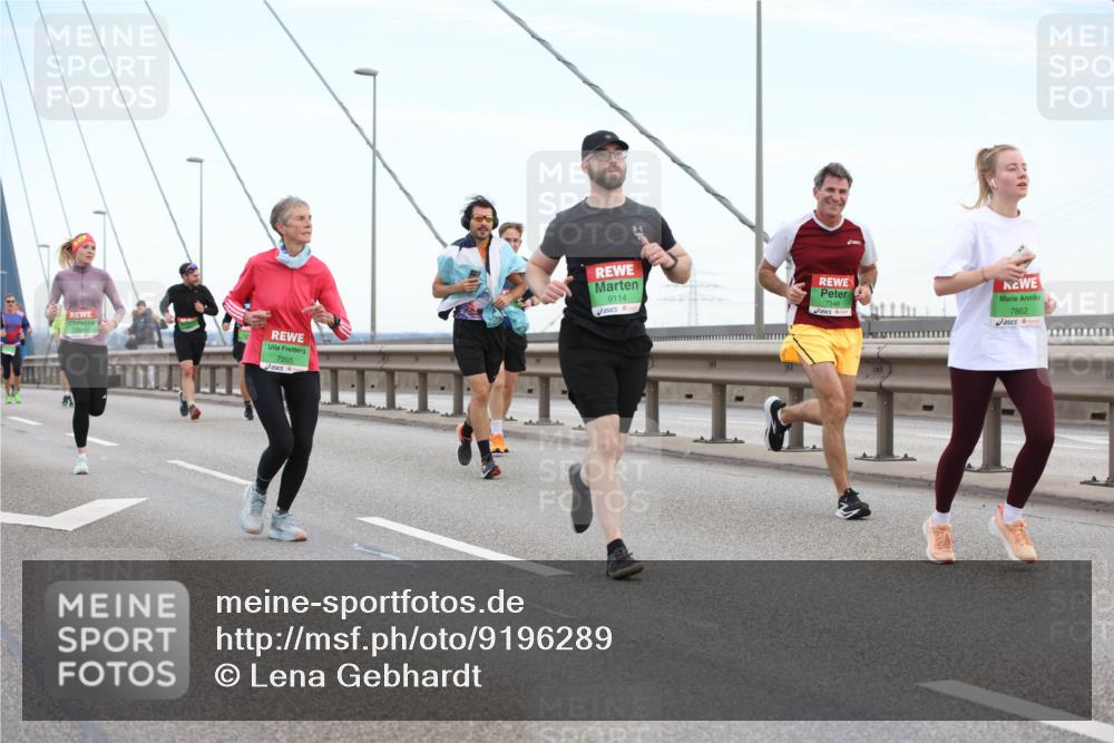 03.10.2025 - Köhlbrandbrückenlauf Lena Gebhardt http://msf.ph/oto/9196289 03.10.2025 15:25:54 Position 1 7205, 9114, 7546, 7862 meine-sportfotos.de