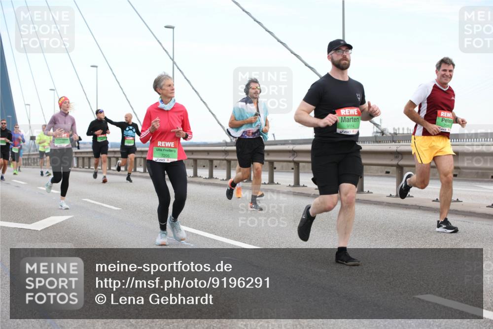 03.10.2025 - Köhlbrandbrückenlauf Lena Gebhardt http://msf.ph/oto/9196291 03.10.2025 15:25:54 Position 1 7205, 9114, 7546 meine-sportfotos.de