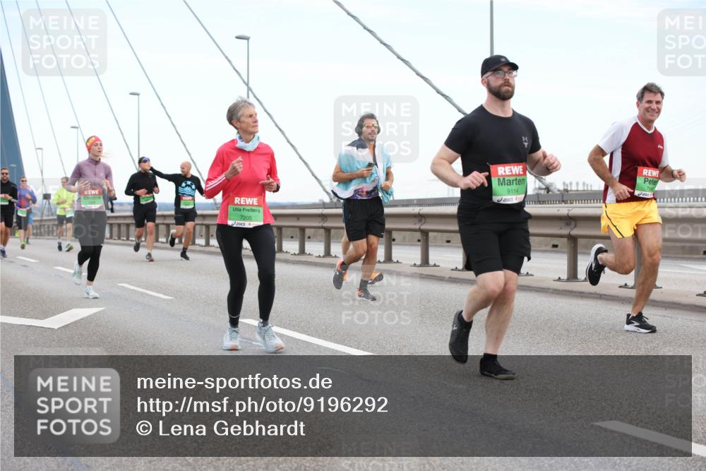 03.10.2025 - Köhlbrandbrückenlauf Lena Gebhardt http://msf.ph/oto/9196292 03.10.2025 15:25:54 Position 1 7205, 9114 meine-sportfotos.de