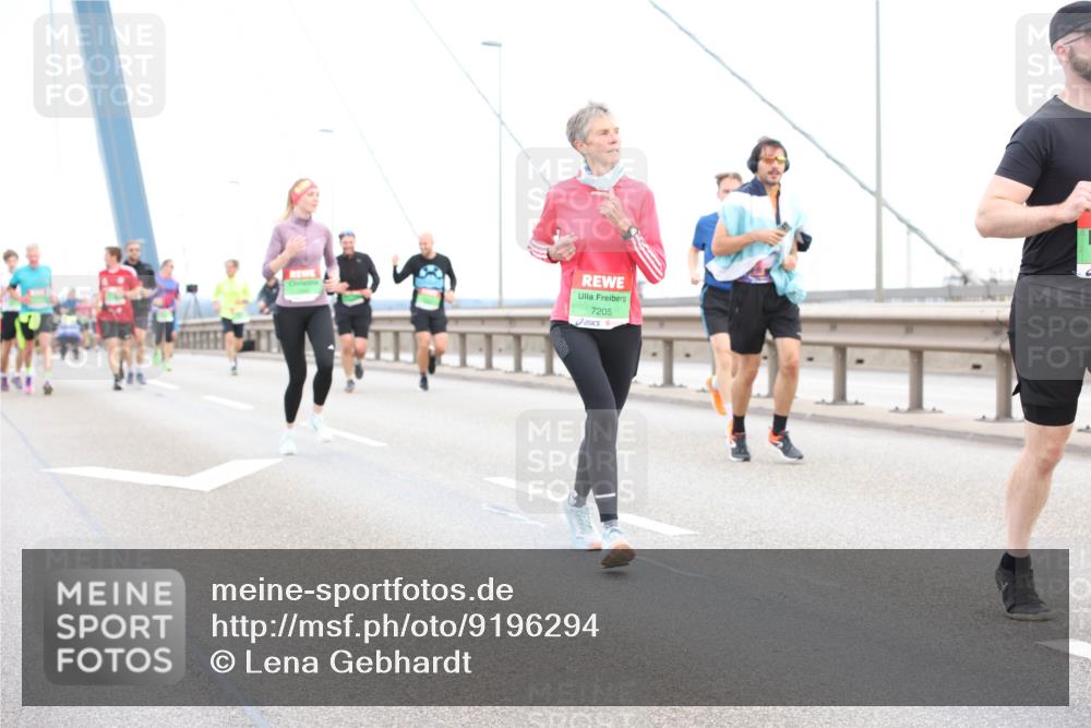 03.10.2025 - Köhlbrandbrückenlauf Lena Gebhardt http://msf.ph/oto/9196294 03.10.2025 15:25:55 Position 1 7205 meine-sportfotos.de