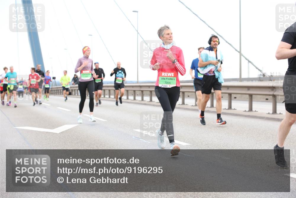 03.10.2025 - Köhlbrandbrückenlauf Lena Gebhardt http://msf.ph/oto/9196295 03.10.2025 15:25:55 Position 1 7205 meine-sportfotos.de