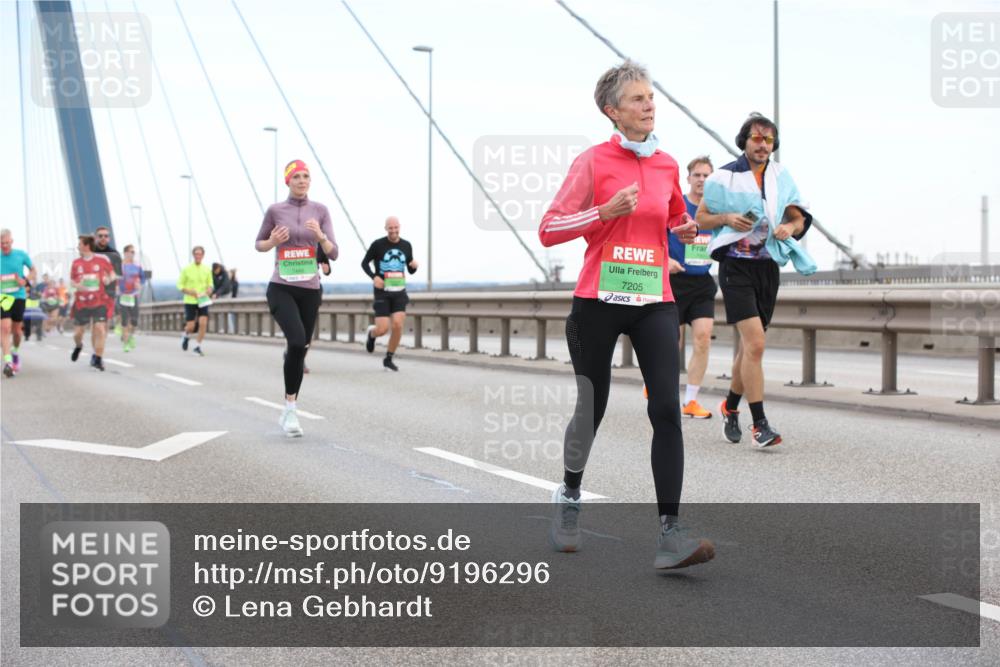 03.10.2025 - Köhlbrandbrückenlauf Lena Gebhardt http://msf.ph/oto/9196296 03.10.2025 15:25:55 Position 1 7205 meine-sportfotos.de
