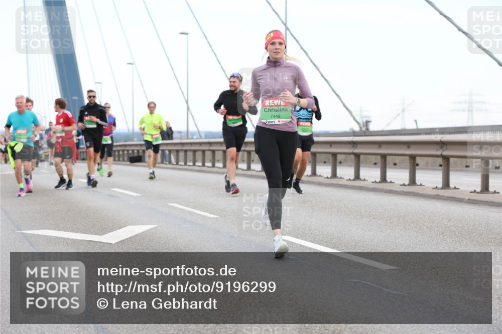 03.10.2025 - Köhlbrandbrückenlauf Lena Gebhardt http://msf.ph/oto/9196299 03.10.2025 15:25:56 Position 1 7449 meine-sportfotos.de