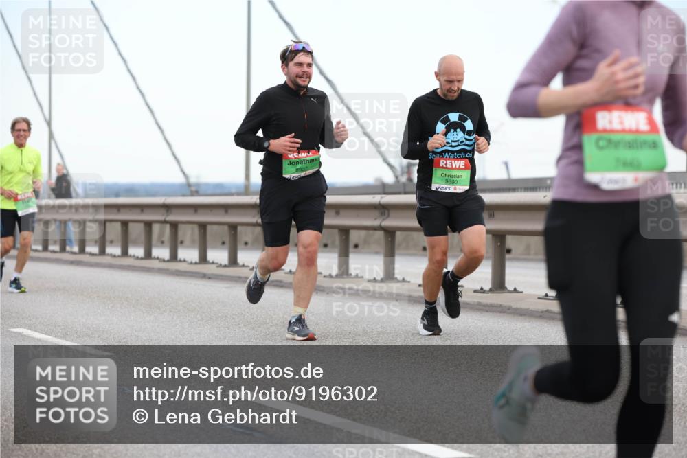 03.10.2025 - Köhlbrandbrückenlauf Lena Gebhardt http://msf.ph/oto/9196302 03.10.2025 15:25:57 Position 1 8937, 9690 meine-sportfotos.de