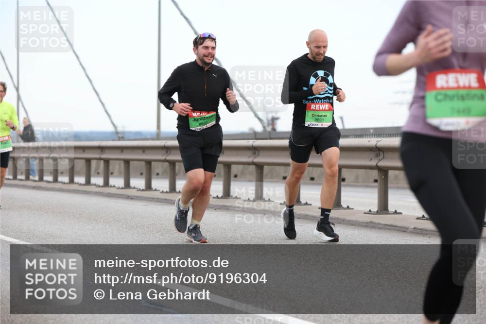 03.10.2025 - Köhlbrandbrückenlauf Lena Gebhardt http://msf.ph/oto/9196304 03.10.2025 15:25:57 Position 1 8937, 9690 meine-sportfotos.de