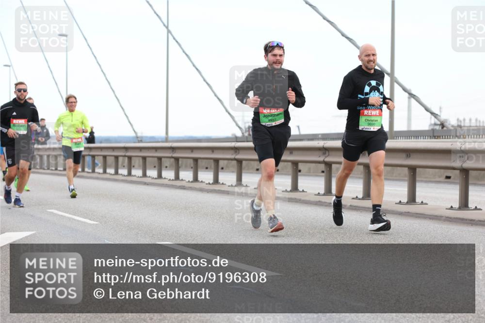03.10.2025 - Köhlbrandbrückenlauf Lena Gebhardt http://msf.ph/oto/9196308 03.10.2025 15:25:58 Position 1 8937, 9690 meine-sportfotos.de