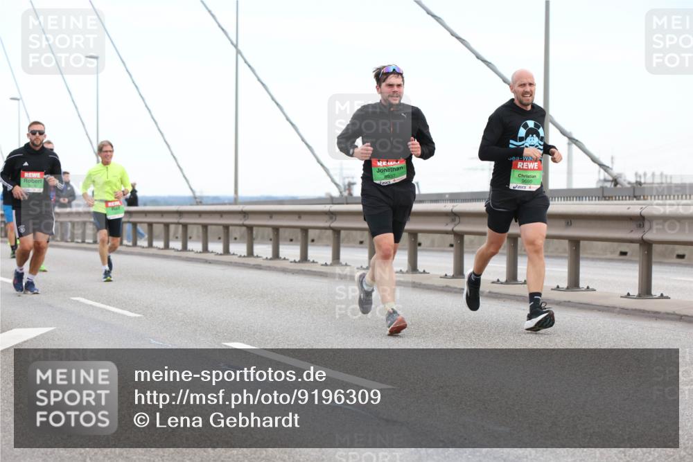 03.10.2025 - Köhlbrandbrückenlauf Lena Gebhardt http://msf.ph/oto/9196309 03.10.2025 15:25:58 Position 1 9216, 8937, 9690 meine-sportfotos.de