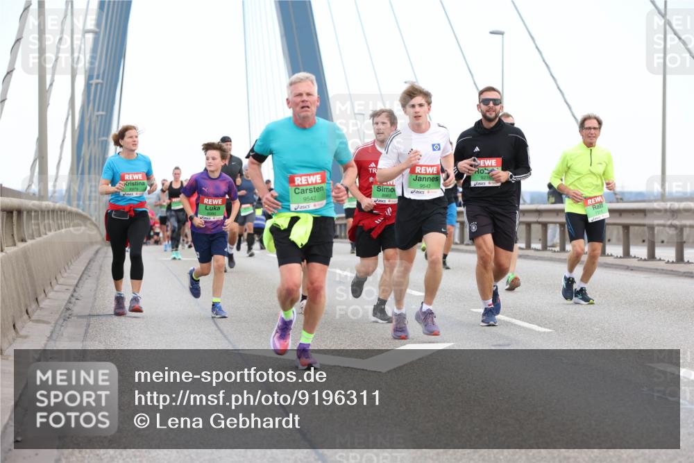 03.10.2025 - Köhlbrandbrückenlauf Lena Gebhardt http://msf.ph/oto/9196311 03.10.2025 15:25:59 Position 1 8979, 9542, 9216, 9543, 7311 meine-sportfotos.de