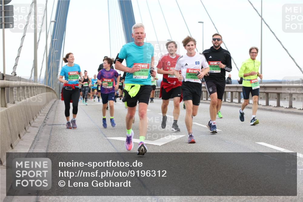 03.10.2025 - Köhlbrandbrückenlauf Lena Gebhardt http://msf.ph/oto/9196312 03.10.2025 15:26:00 Position 1 8979, 9542, 9543, 9216 meine-sportfotos.de