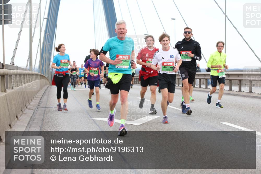 03.10.2025 - Köhlbrandbrückenlauf Lena Gebhardt http://msf.ph/oto/9196313 03.10.2025 15:26:00 Position 1 9542, 8979, 9216, 9543, 7311 meine-sportfotos.de