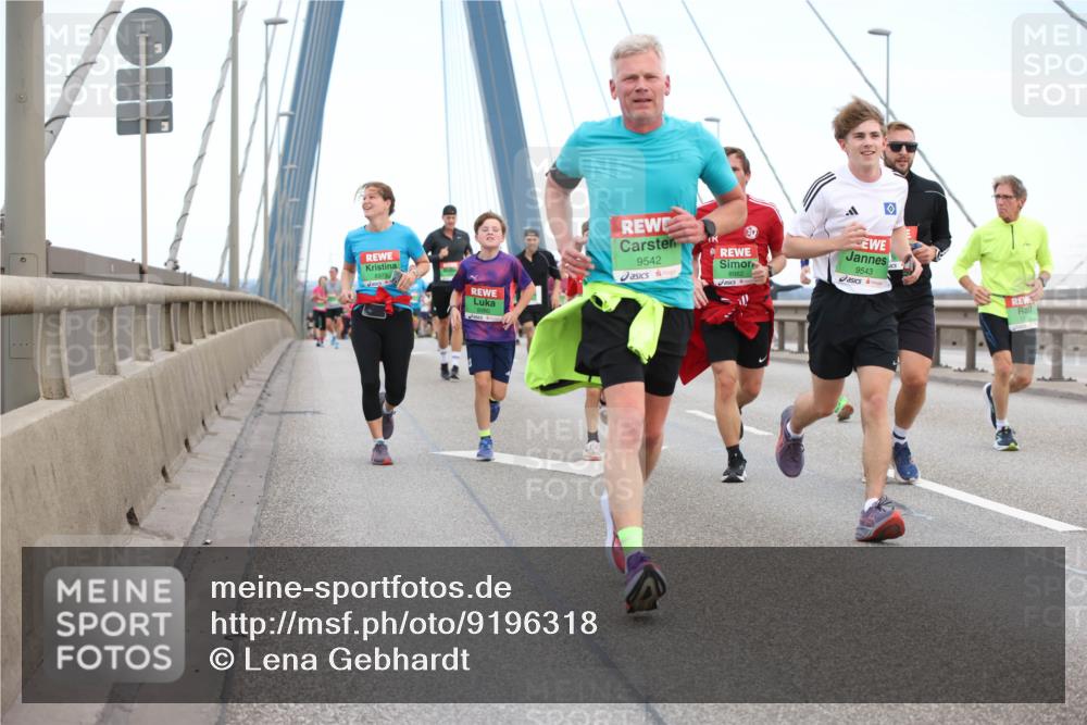 03.10.2025 - Köhlbrandbrückenlauf Lena Gebhardt http://msf.ph/oto/9196318 03.10.2025 15:26:01 Position 1 8979, 9542, 9543 meine-sportfotos.de