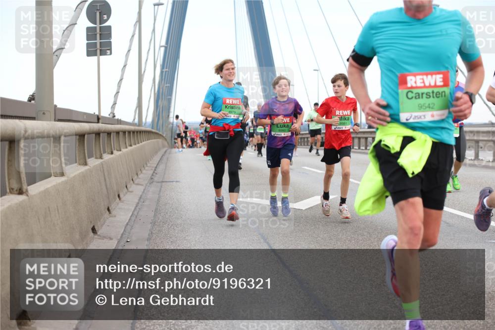 03.10.2025 - Köhlbrandbrückenlauf Lena Gebhardt http://msf.ph/oto/9196321 03.10.2025 15:26:02 Position 1 8979, 8980, 23, 8981, 9542 meine-sportfotos.de