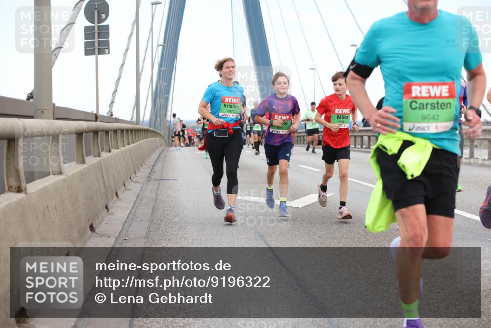 03.10.2025 - Köhlbrandbrückenlauf Lena Gebhardt http://msf.ph/oto/9196322 03.10.2025 15:26:02 Position 1 8979, 8981, 8980, 9542 meine-sportfotos.de