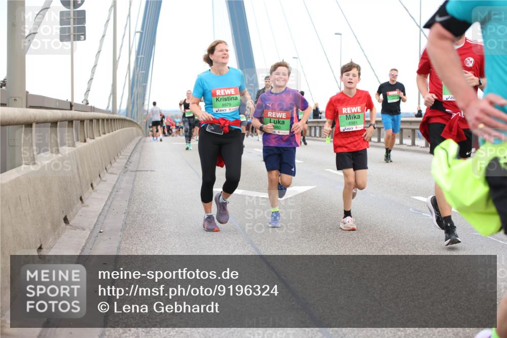 03.10.2025 - Köhlbrandbrückenlauf Lena Gebhardt http://msf.ph/oto/9196324 03.10.2025 15:26:02 Position 1 8979, 980, 8981 meine-sportfotos.de