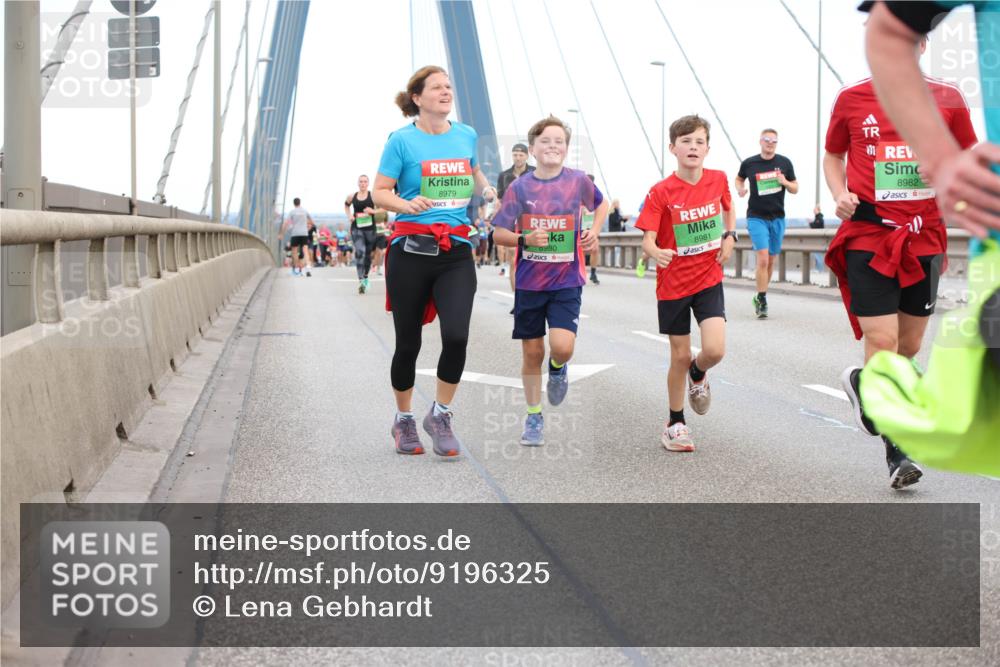 03.10.2025 - Köhlbrandbrückenlauf Lena Gebhardt http://msf.ph/oto/9196325 03.10.2025 15:26:02 Position 1 8979, 0980, 8981, 8982 meine-sportfotos.de
