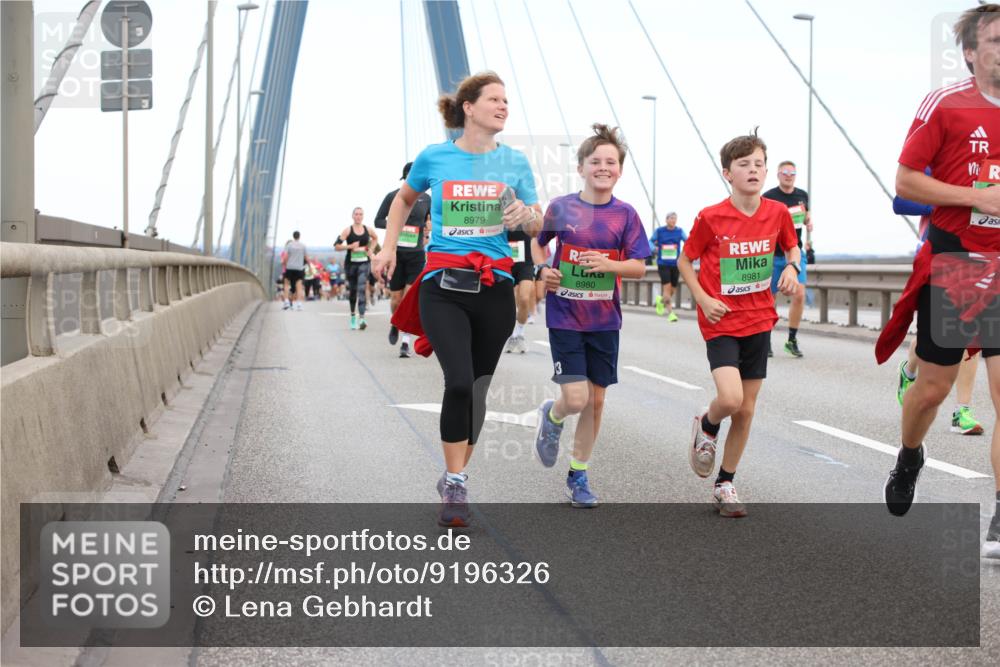 03.10.2025 - Köhlbrandbrückenlauf Lena Gebhardt http://msf.ph/oto/9196326 03.10.2025 15:26:03 Position 1 8979, 8980, 8981, 13 meine-sportfotos.de