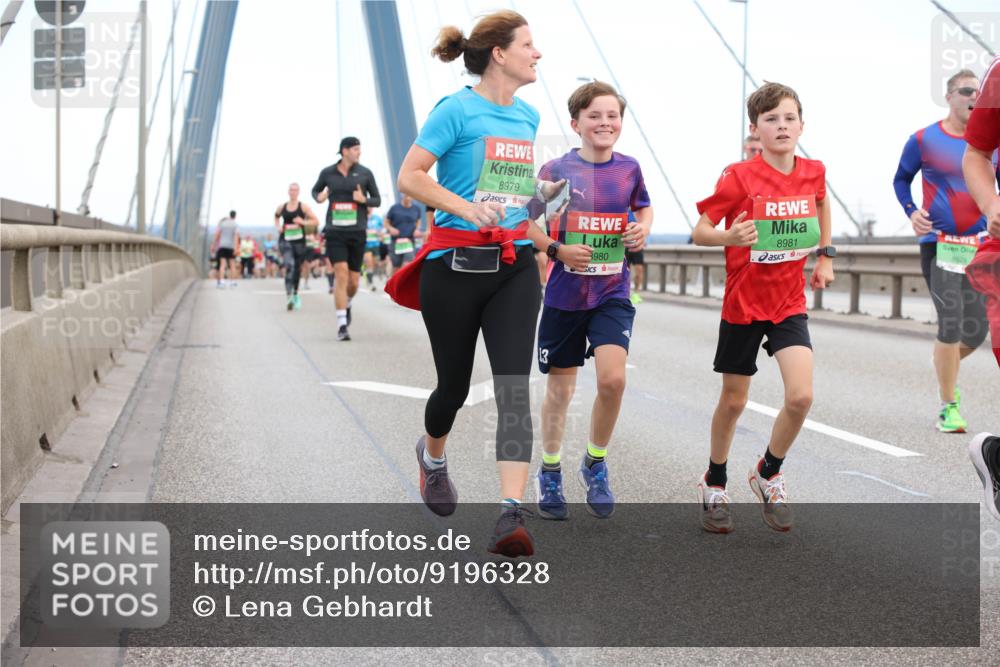 03.10.2025 - Köhlbrandbrückenlauf Lena Gebhardt http://msf.ph/oto/9196328 03.10.2025 15:26:03 Position 1 8979, 3980, 8981 meine-sportfotos.de
