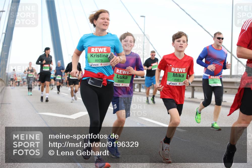 03.10.2025 - Köhlbrandbrückenlauf Lena Gebhardt http://msf.ph/oto/9196329 03.10.2025 15:26:03 Position 1 8979, 8981, 8980, 8924 meine-sportfotos.de