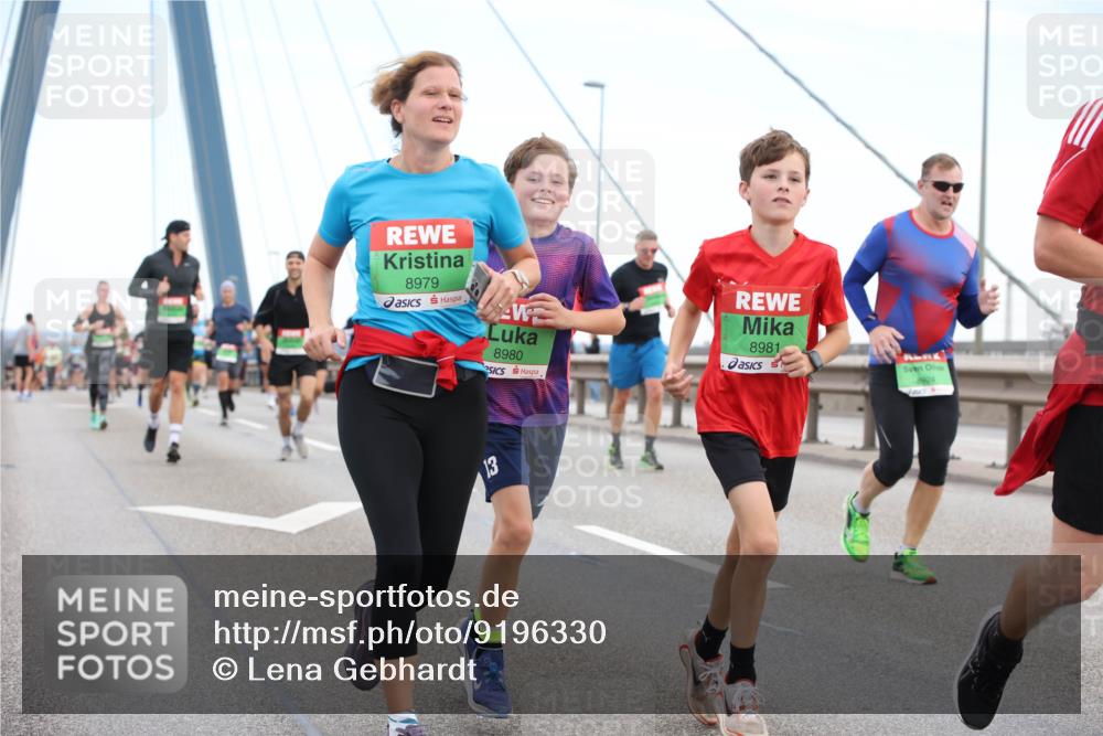 03.10.2025 - Köhlbrandbrückenlauf Lena Gebhardt http://msf.ph/oto/9196330 03.10.2025 15:26:03 Position 1 8979, 8980, 8981, 8924, 13 meine-sportfotos.de