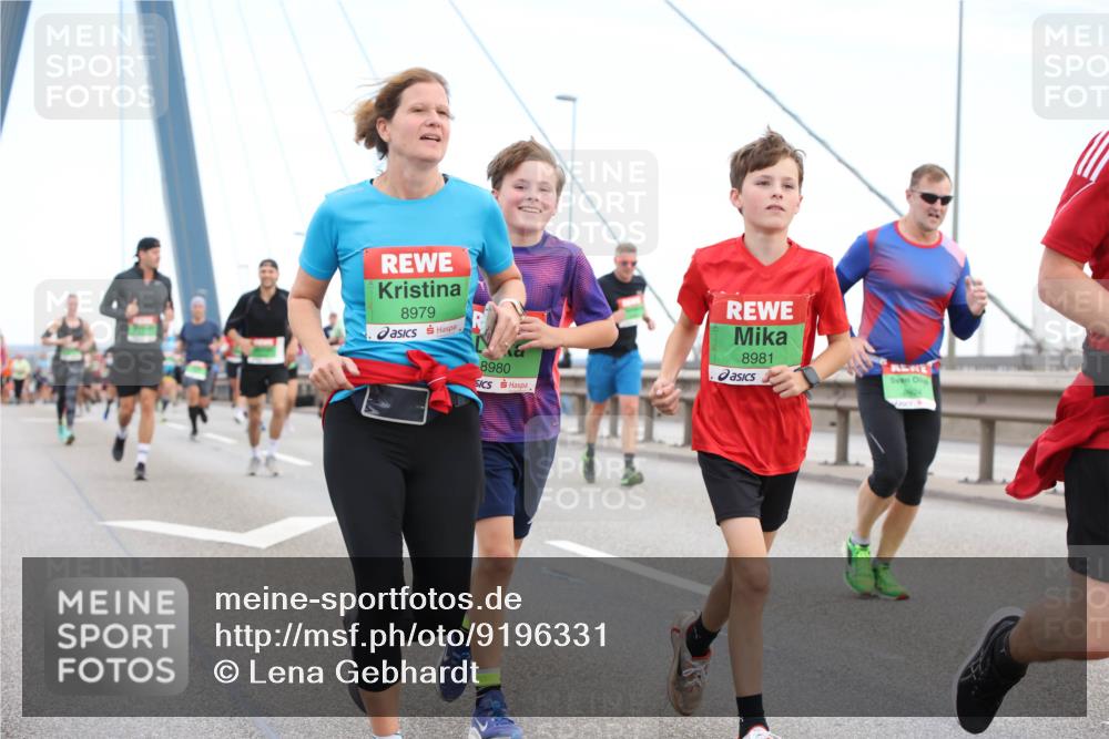 03.10.2025 - Köhlbrandbrückenlauf Lena Gebhardt http://msf.ph/oto/9196331 03.10.2025 15:26:04 Position 1 8979, 8980, 8981 meine-sportfotos.de