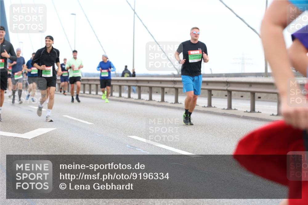 03.10.2025 - Köhlbrandbrückenlauf Lena Gebhardt http://msf.ph/oto/9196334 03.10.2025 15:26:05 Position 1  meine-sportfotos.de