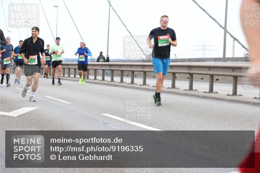 03.10.2025 - Köhlbrandbrückenlauf Lena Gebhardt http://msf.ph/oto/9196335 03.10.2025 15:26:05 Position 1 8923 meine-sportfotos.de