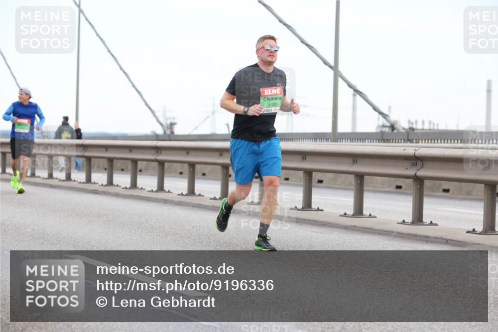03.10.2025 - Köhlbrandbrückenlauf Lena Gebhardt http://msf.ph/oto/9196336 03.10.2025 15:26:05 Position 1 8923 meine-sportfotos.de