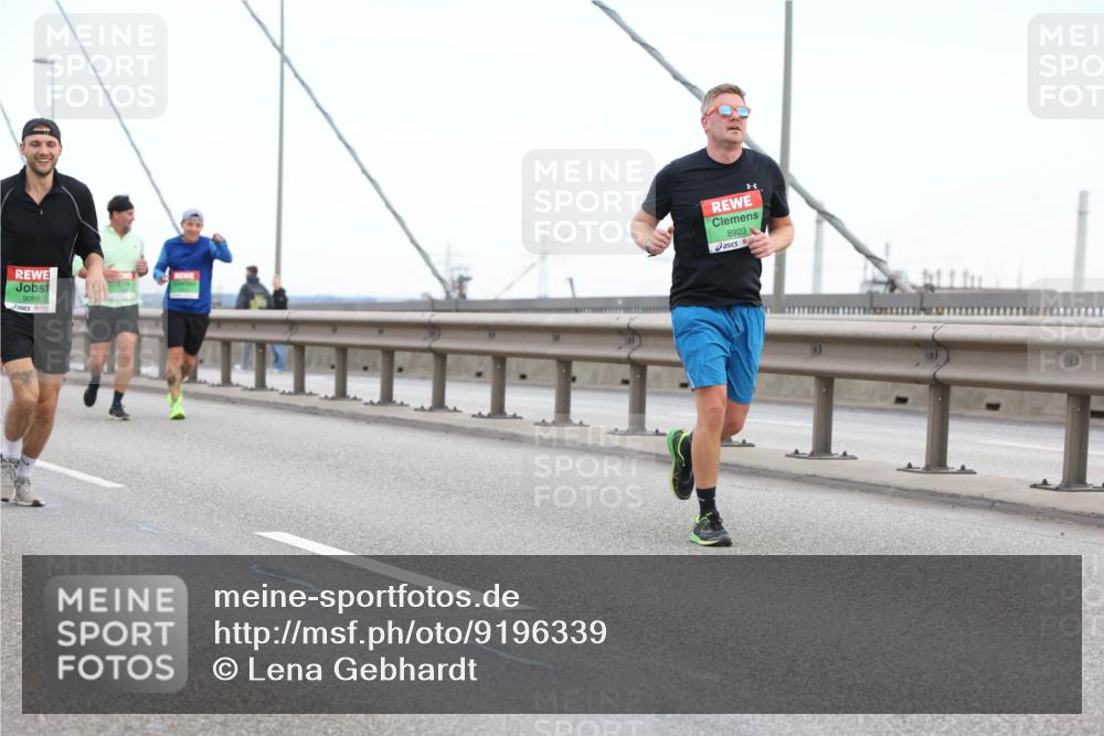 03.10.2025 - Köhlbrandbrückenlauf Lena Gebhardt http://msf.ph/oto/9196339 03.10.2025 15:26:05 Position 1 9099, 8923 meine-sportfotos.de