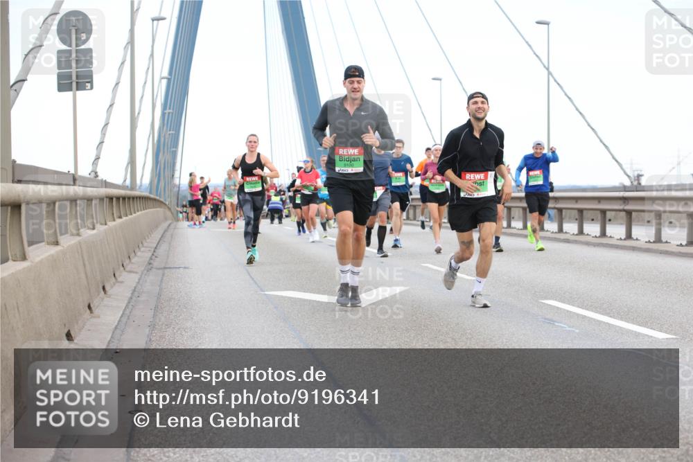 03.10.2025 - Köhlbrandbrückenlauf Lena Gebhardt http://msf.ph/oto/9196341 03.10.2025 15:26:06 Position 1 9100 meine-sportfotos.de