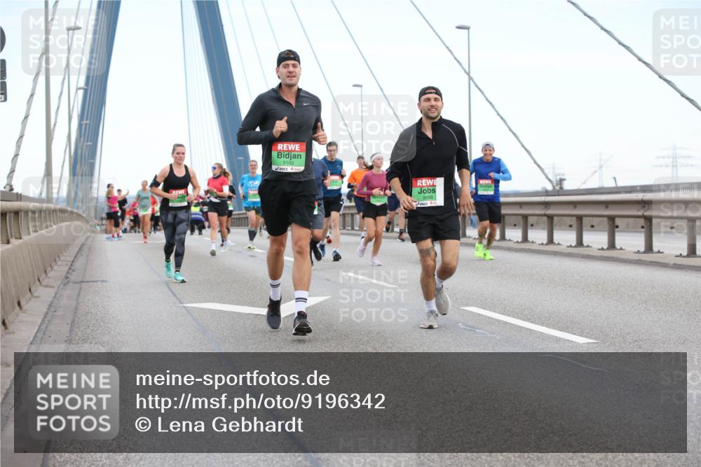 03.10.2025 - Köhlbrandbrückenlauf Lena Gebhardt http://msf.ph/oto/9196342 03.10.2025 15:26:07 Position 1 9100, 9099 meine-sportfotos.de