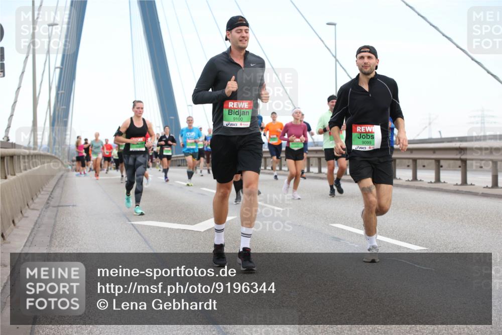 03.10.2025 - Köhlbrandbrückenlauf Lena Gebhardt http://msf.ph/oto/9196344 03.10.2025 15:26:07 Position 1 3333, 9100, 9099 meine-sportfotos.de