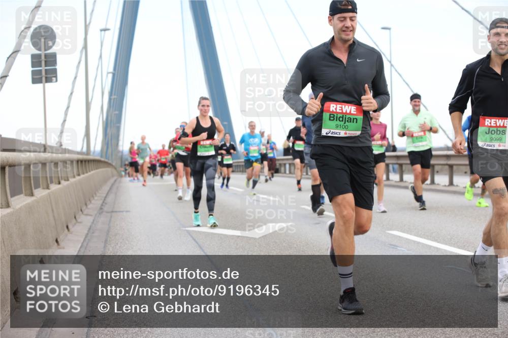 03.10.2025 - Köhlbrandbrückenlauf Lena Gebhardt http://msf.ph/oto/9196345 03.10.2025 15:26:08 Position 1 9100, 9099 meine-sportfotos.de